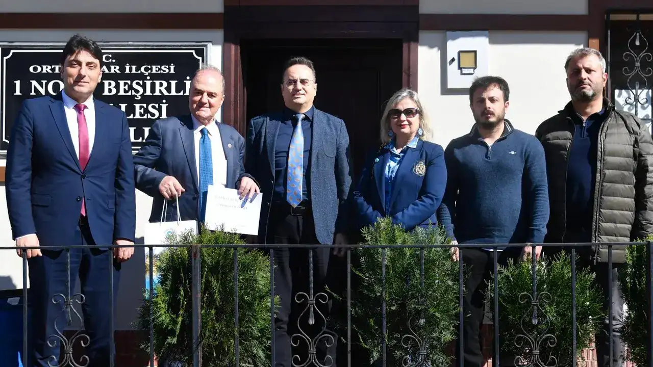 Ortahisar’da geri dönüşüme katkı sağlayan muhtarlara teşekkür belgesi