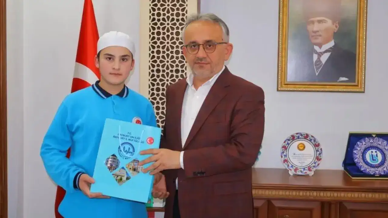 Bayburt’ta 12 yaşındaki Mert Kaan Dursun 7 ayda hafız oldu
