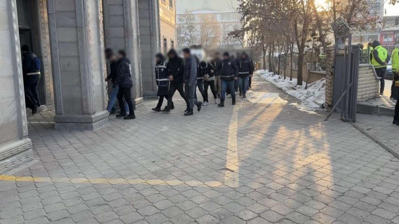 Ağrı merkezli 8 ilde dev yasa dışı bahis operasyonu: 65 tutuklama