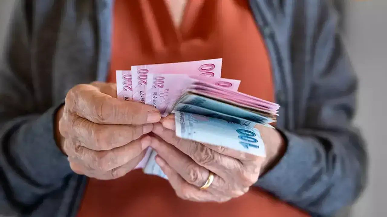 Emekliler dikkat: Maaşlar yatmaya başladı