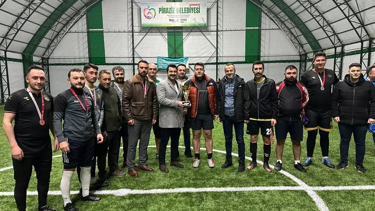 Giresun Piraziz’de kurumlar arası futbol turnuvası sona erdi