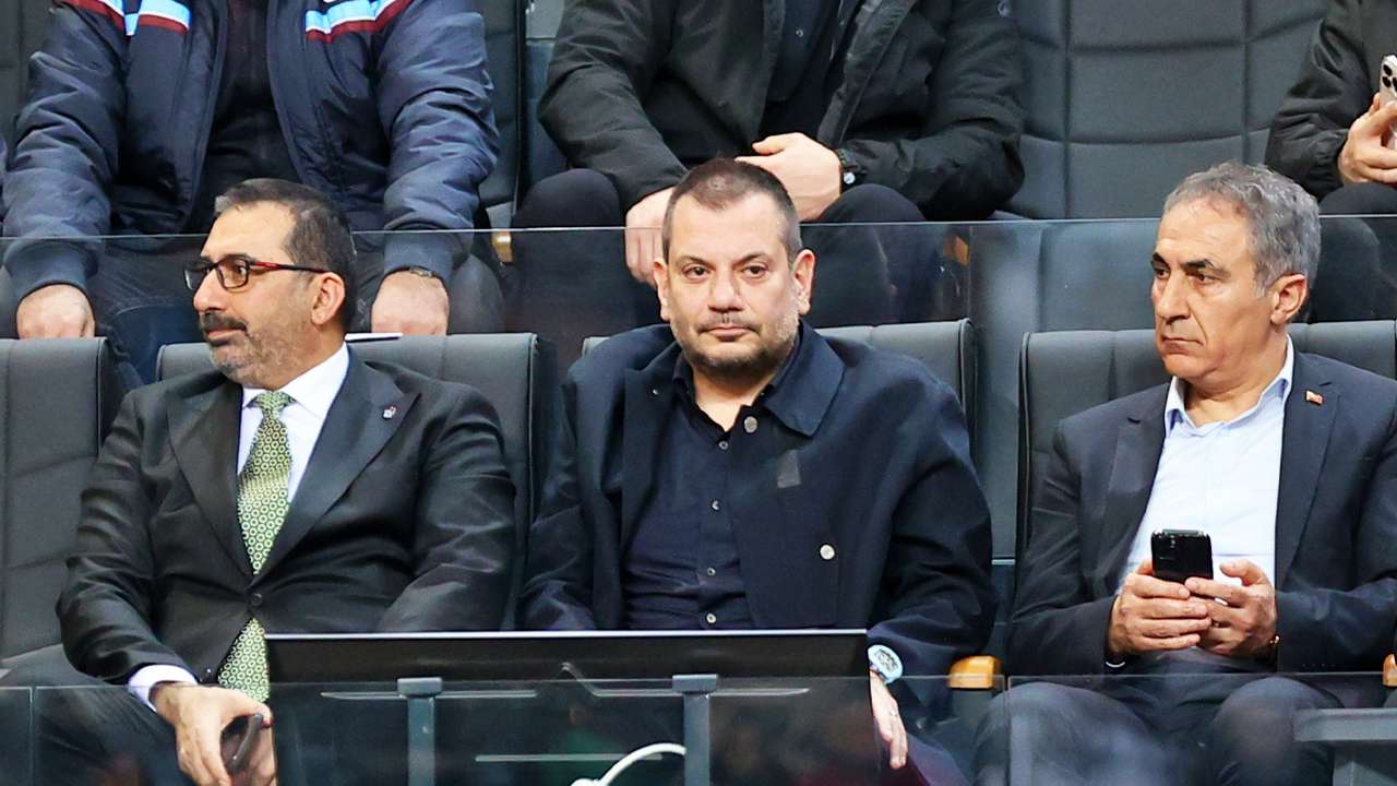 Trabzonspor yönetiminden parkeye çıkarma! Tam kadro izlediler