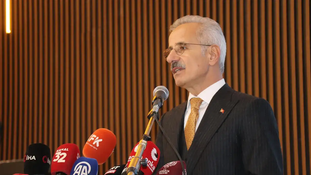 Bakan Uraloğlu: "Türkiye küresel kaosta güvenin adresi"
