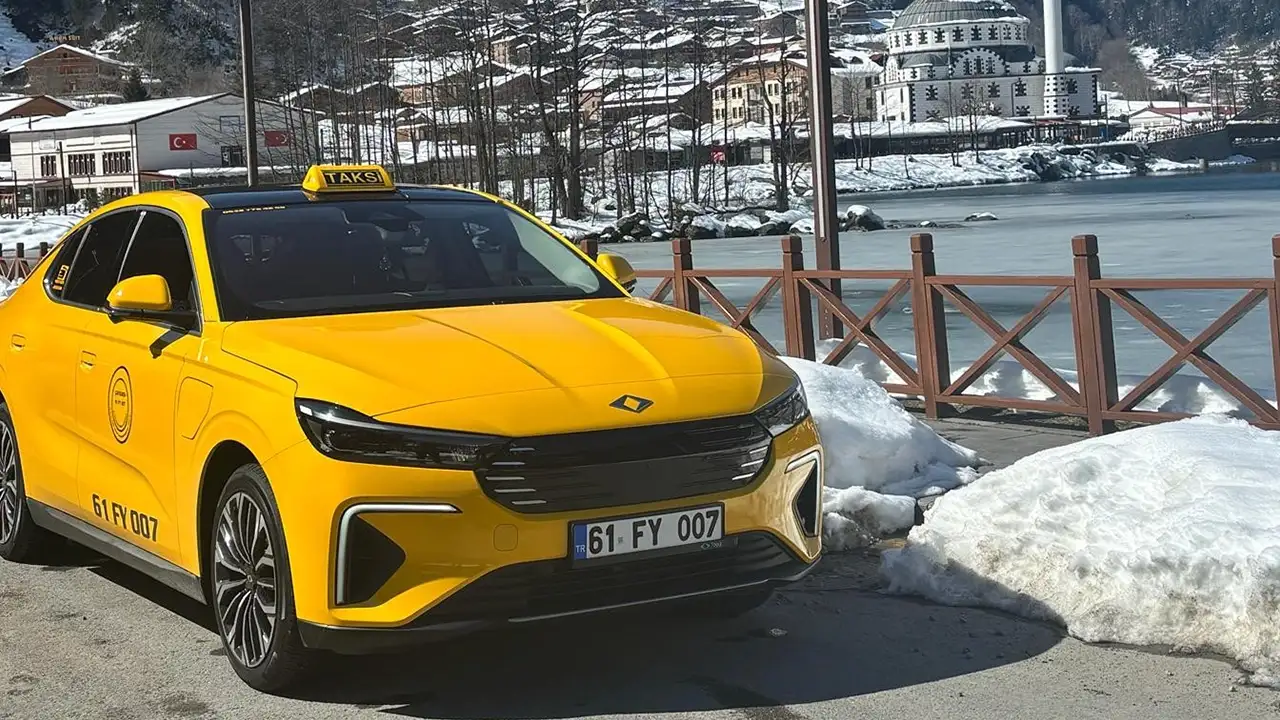 Türkiye'de ilk kez Trabzon'da görüldü: Togg'un yeni modeli taksi olarak yollarda