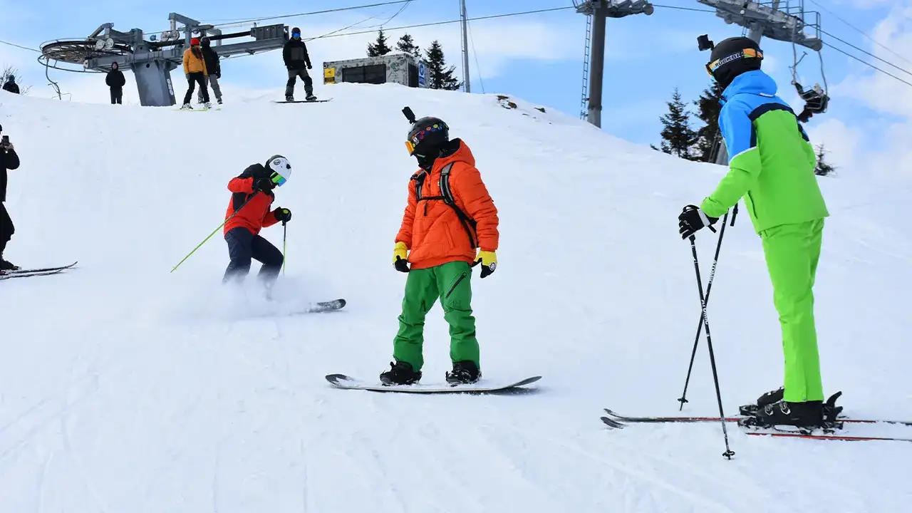 Artvin Atabarı Kayak Merkezi’nde kar kalınlığı 1 metreye ulaştı