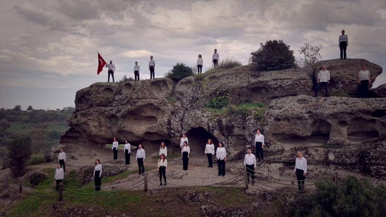 Samsun'da Çanakkale ruhu: Amisos akademi korosu’ndan şehitlere özel beste