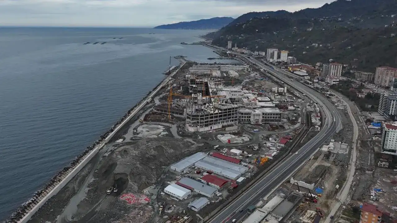 Rize Şehir Hastanesi’nde çalışmalar hız kesmiyor! İnşaatta sona doğru