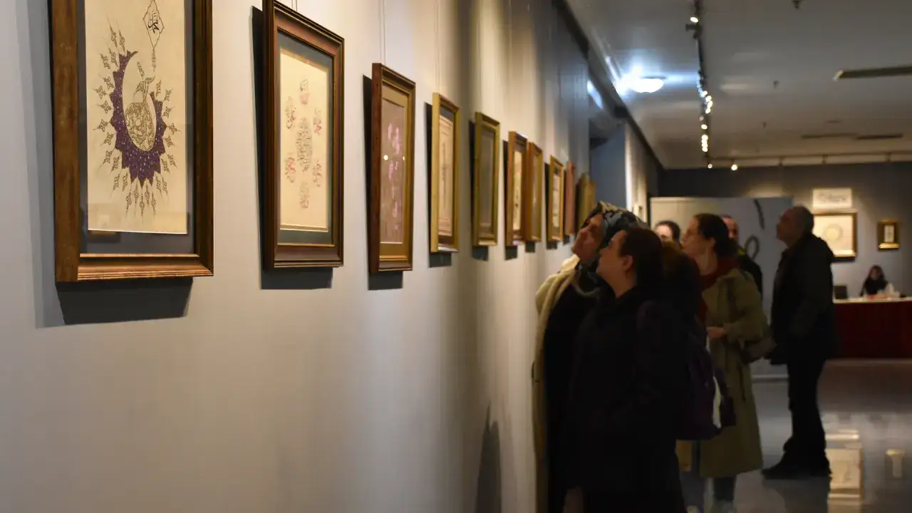 Trabzon’da “Gül ve Kalem” sergisi sanatseverlerle buluştu