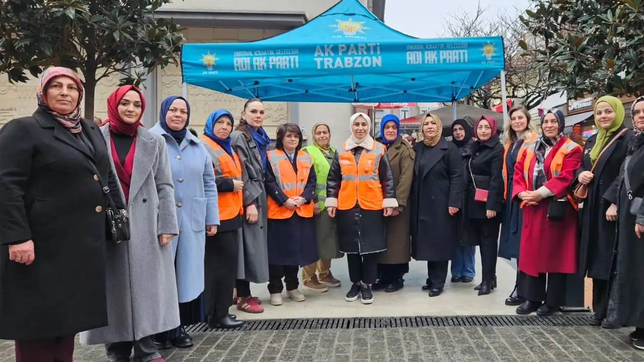 AK Parti Trabzon Kadın Kolları’ndan Kadir Gecesi’nde vatandaşlarla buluşma