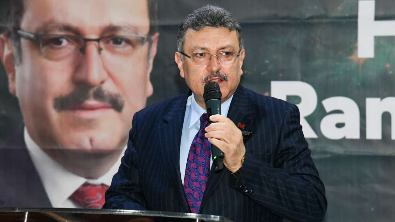 Başkan Ahmet Metin Genç Dernekpazarı’nda vatandaşlarla iftar sofrasında buluştu