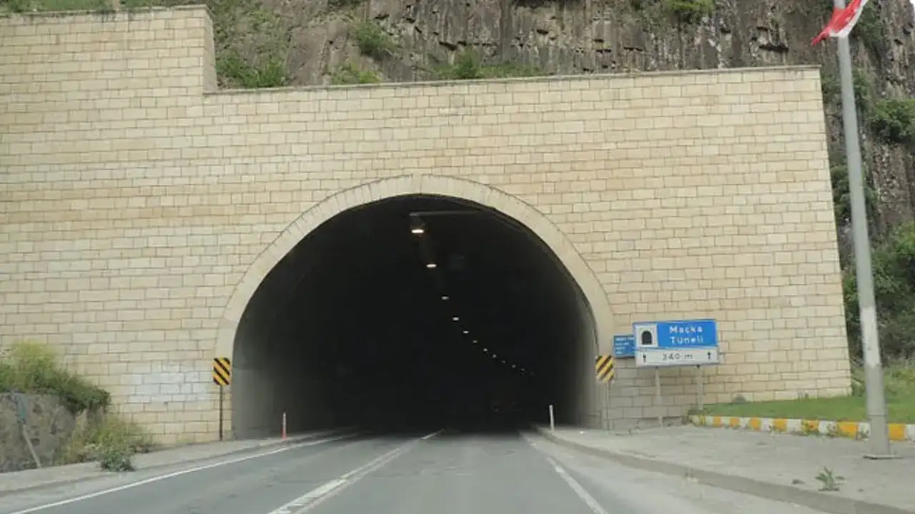 Trabzon-Maçka yolunda tünel çalışması! Ulaşım servis yoluna verildi
