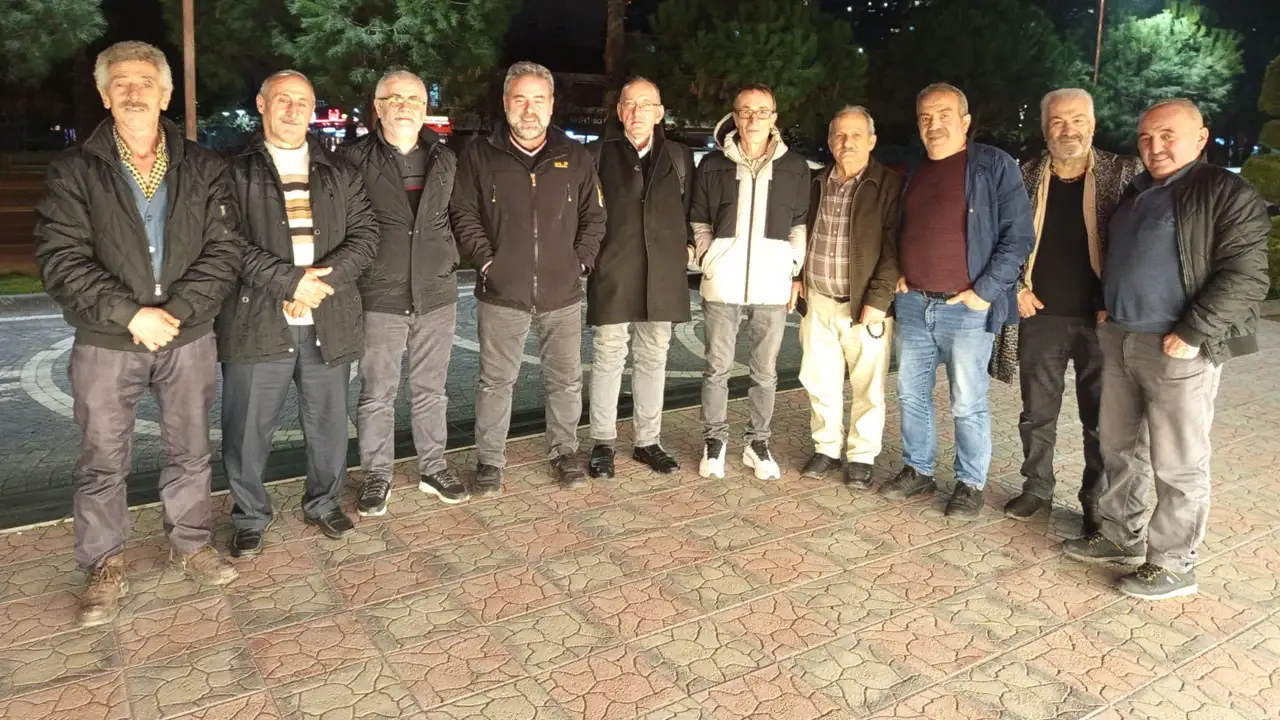 41 yıl sonra Trabzon’da buluştular: Eski asker arkadaşları iftarda bir araya geldi