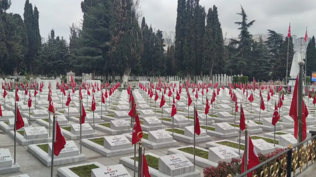 Büyükşehir’den bayram öncesi mezarlıklarda temizlik seferberliği