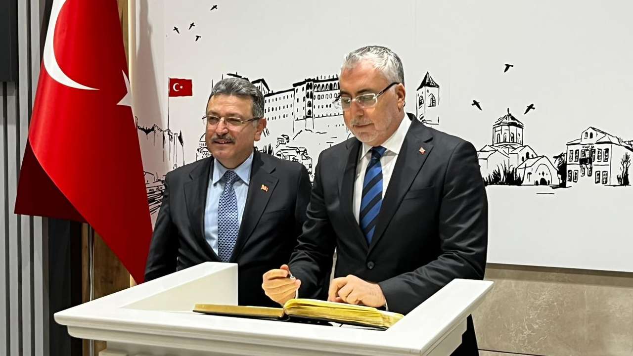 Bakan Vedat Işıkhan Trabzon’da peş peşe ziyaretler gerçekleştirdi