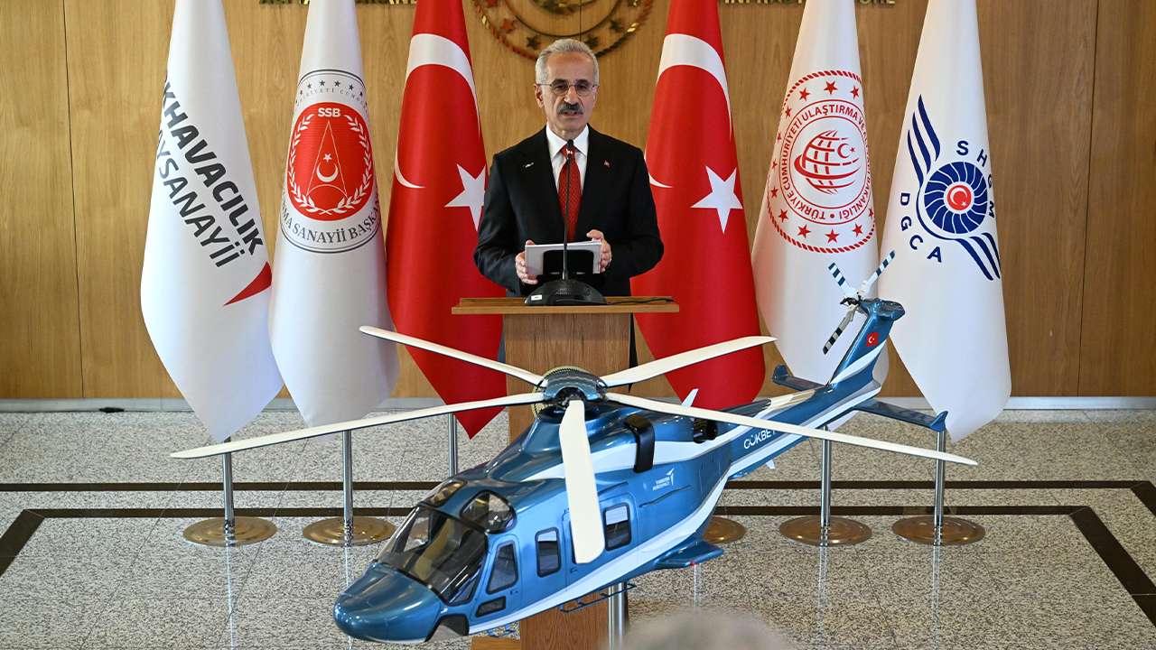 Gökbey helikopteri tam not aldı: Bakan Uraloğlu sertifikayı takdim etti