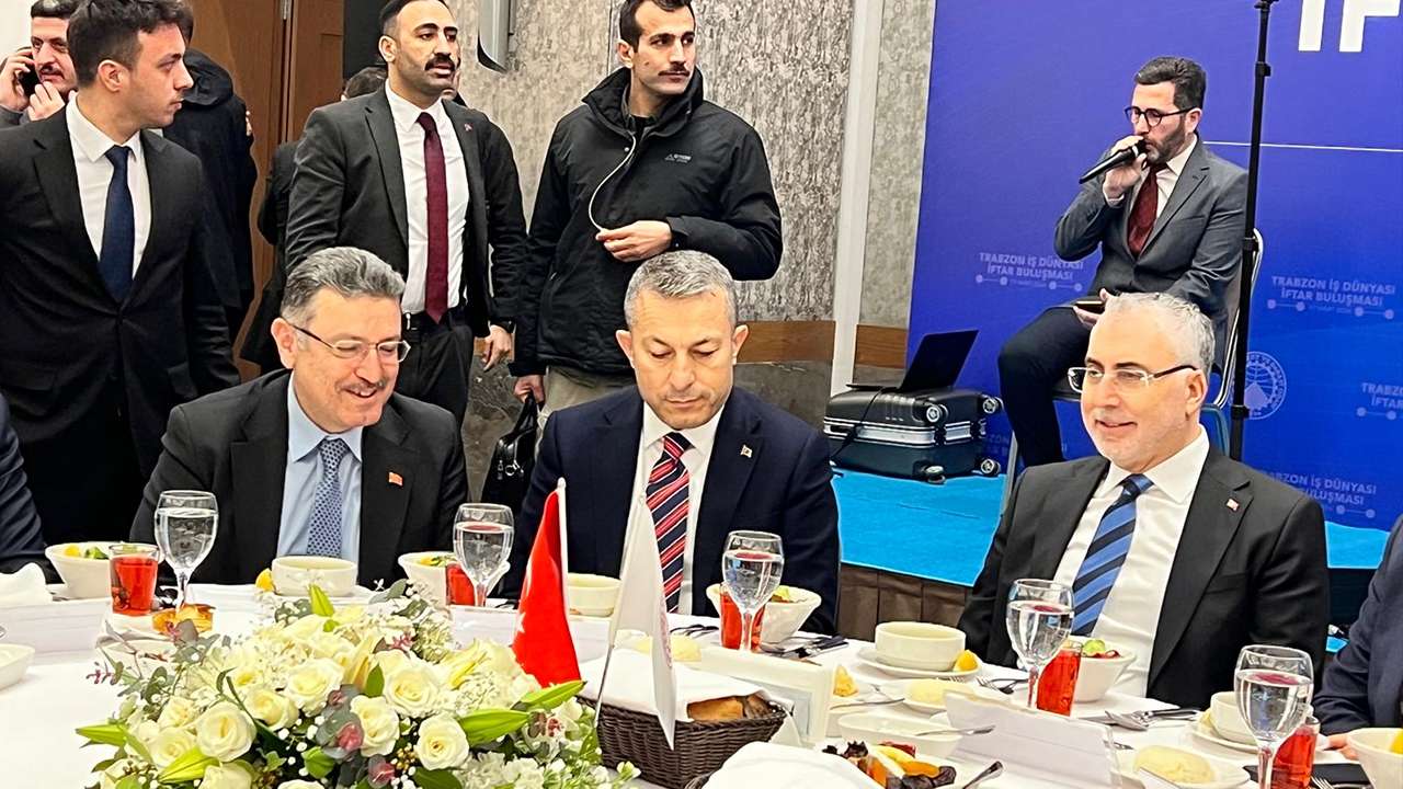 Trabzon’da iş insanları iftar sofrasında buluştu: “Trabzon’un girişimci ruhu Türkiye’nin büyüme motorudur”