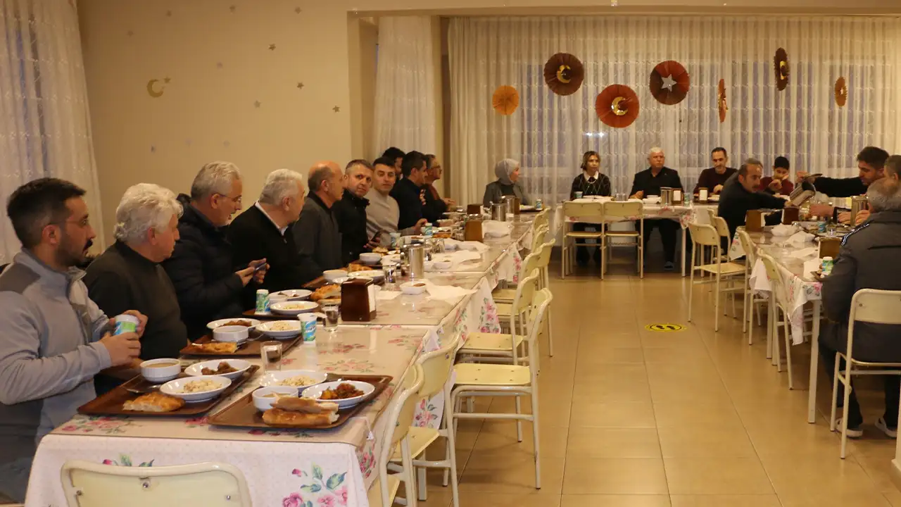 Of’ta okul yöneticileri iftar programında bir araya geldi