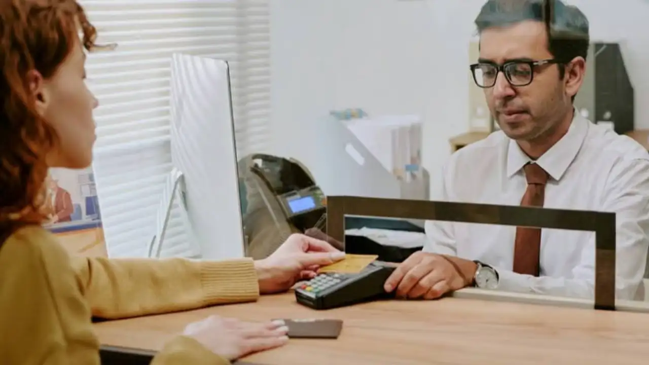 Arefe günü bankalar çalışıyor mu? Ramazan Bayramı Arefe günü bankalar açık mı 2026?