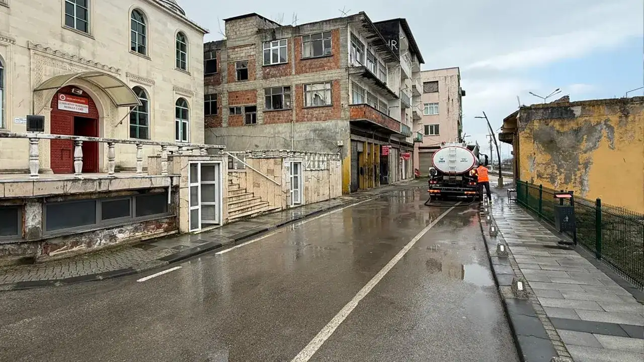 Arsin’de bayram öncesi temizlik seferberliği