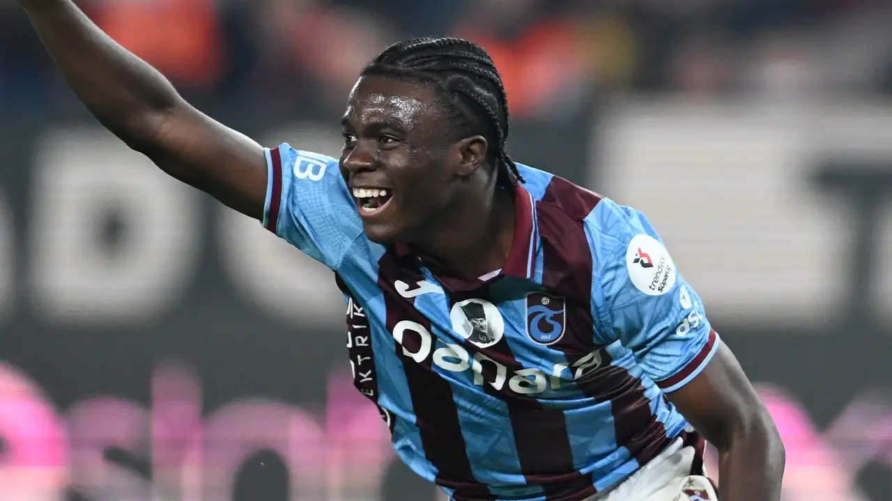 Trabzonspor'un yıldız oyuncusu Galatasaray karşılaşmasında cezalı duruma düştü