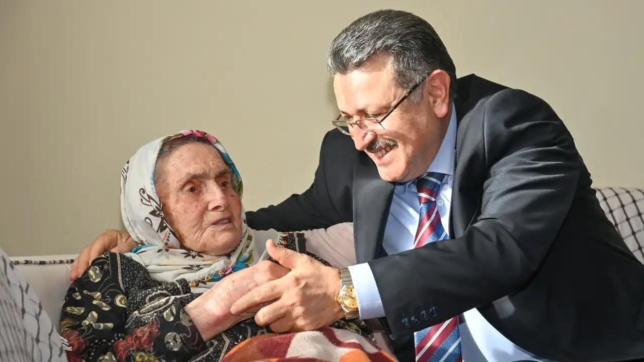 Başkan Genç’in temposu takdir topladı: Sahur vaktine kadar çalıştı!