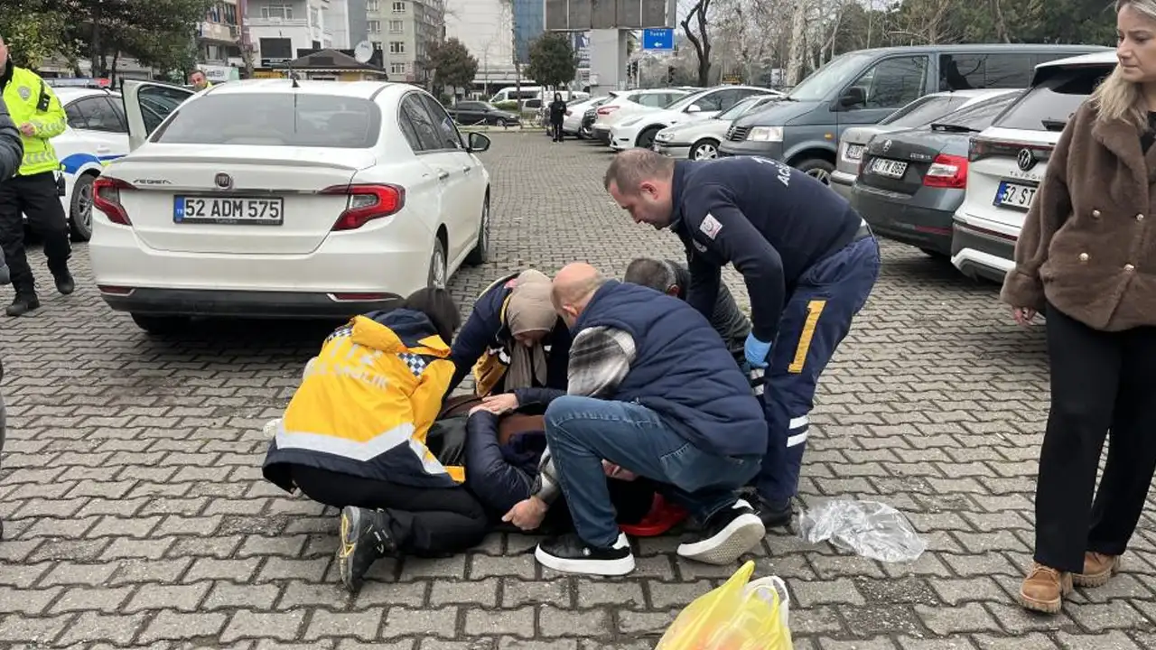 Ordu'da geri manevra yapan araç kadını yere savurdu