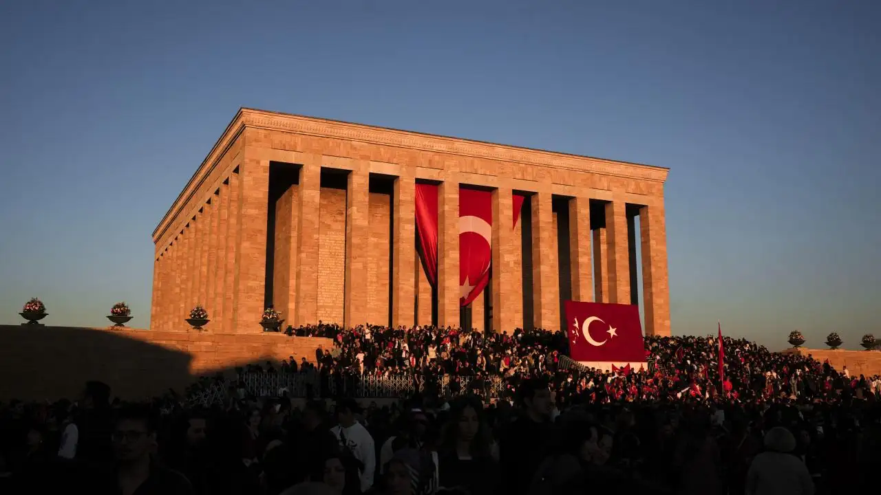 Beşikdüzü’nde Anıtkabir’de dalgalanan bayrak sergilenecek