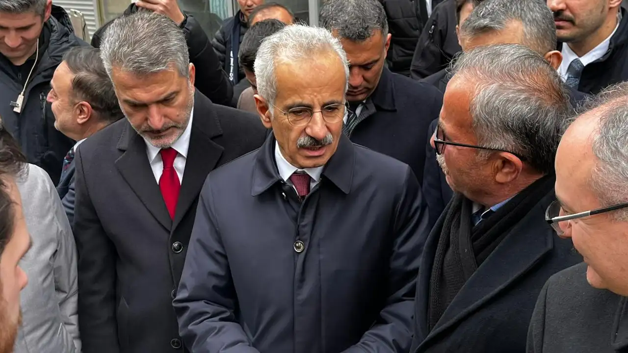 Dernekpazarı’nda çifte mesai: Sahada vatandaş, masada projeler