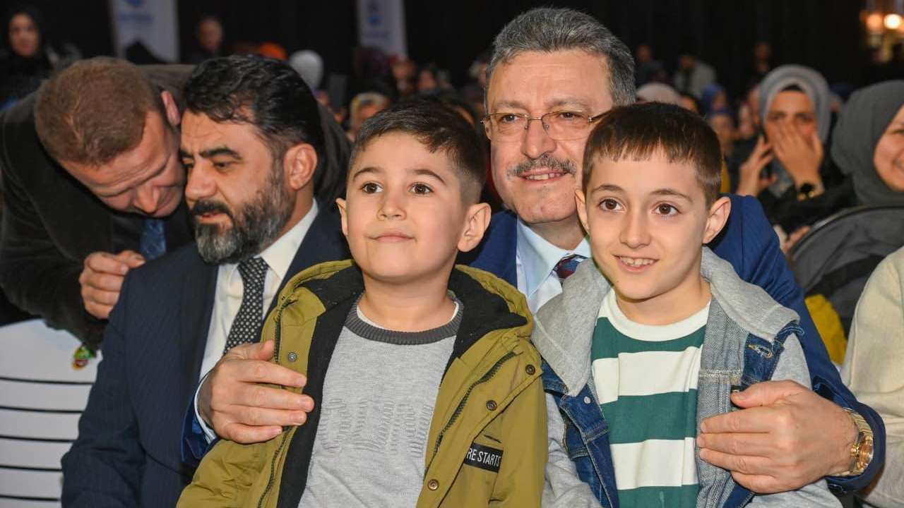 Trabzon Büyükşehir Belediye Başkanı Genç'ten bayram mesajı