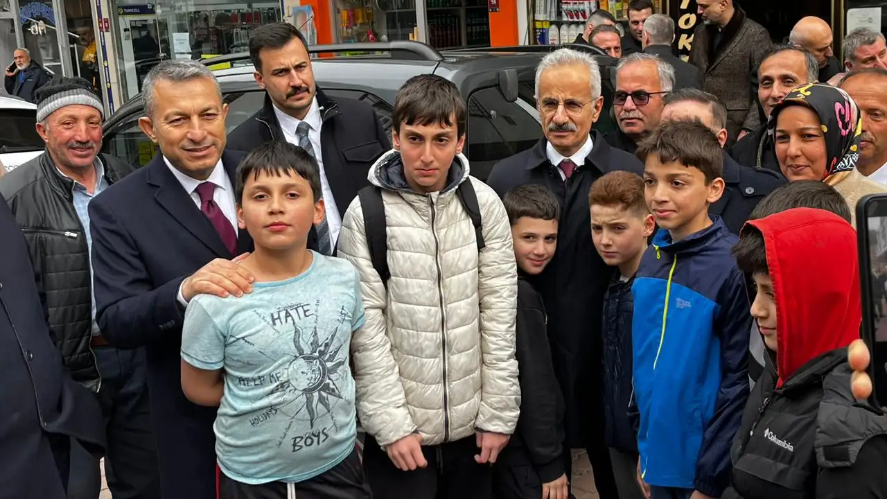 Çaykara’da esnaf buluşması: Uraloğlu sahaya indi