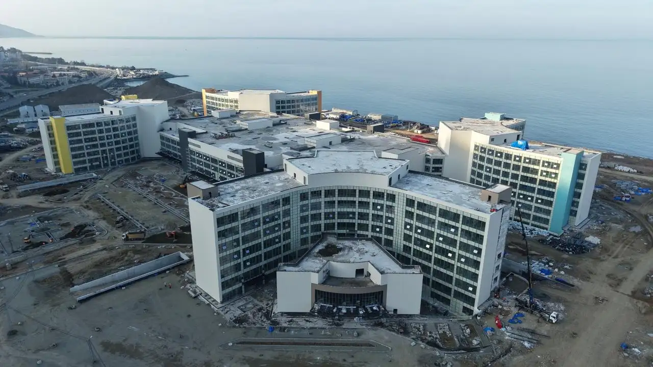 Trabzon Şehir Hastanesi'nde kayma tartışması sürüyor! Bakanlar farklı profesör farklı konuşuyor