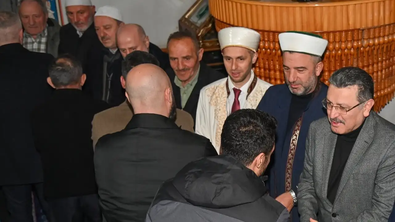 Trabzon protokolü bayram namazında İskenderpaşa Camii’nde buluştu