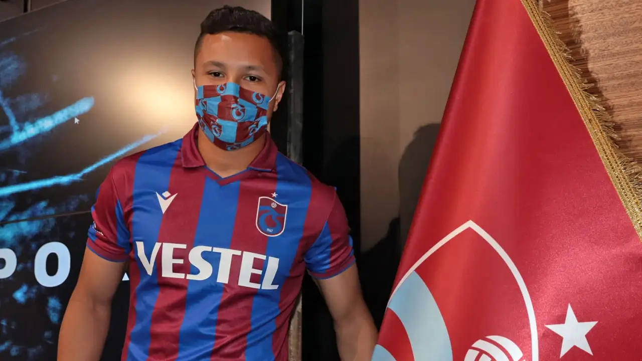 Trabzonsporlu eski futbolcu yürekleri ağza getirdi: Acılar içerisinde yerde kaldı