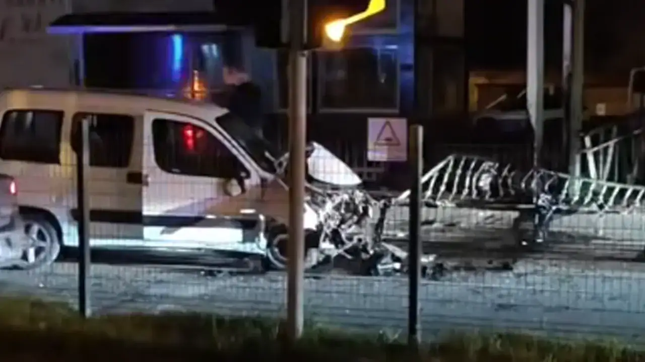 Sürmene’de korkutan kaza! Kontrolden çıktı bariyerlere çarptı