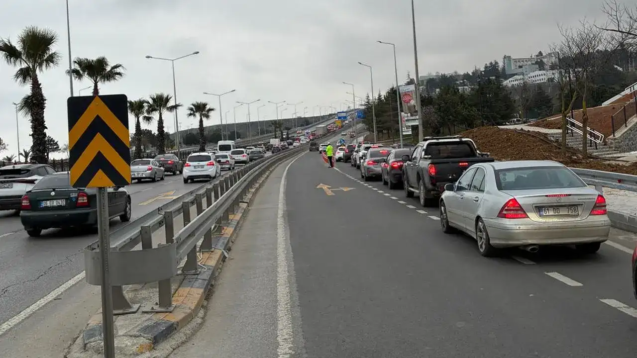 Trabzon AVM'de araç kuyruğu! Ekipler seferber oldu