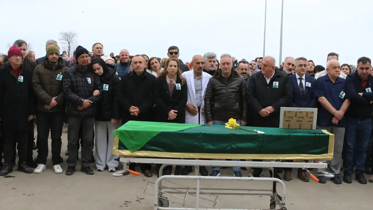 Trabzon’da sağlık camiasını yasa boğan veda! Hemşire Aysun Turan son yolculuğuna uğurlandı