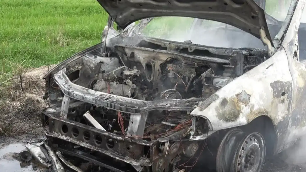 Bafra’da otomobil yangını: Araç küle döndü