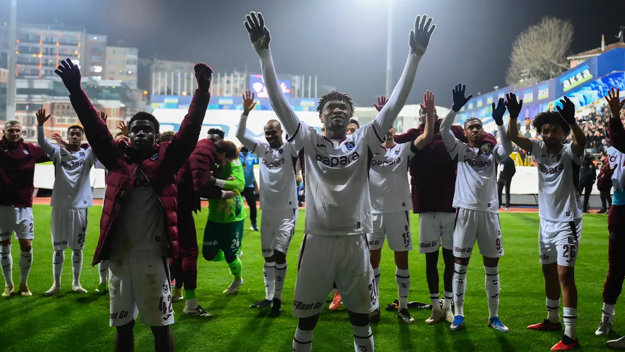 Trabzonspor rakiplerinin ensesinde: Zirveye demir attı