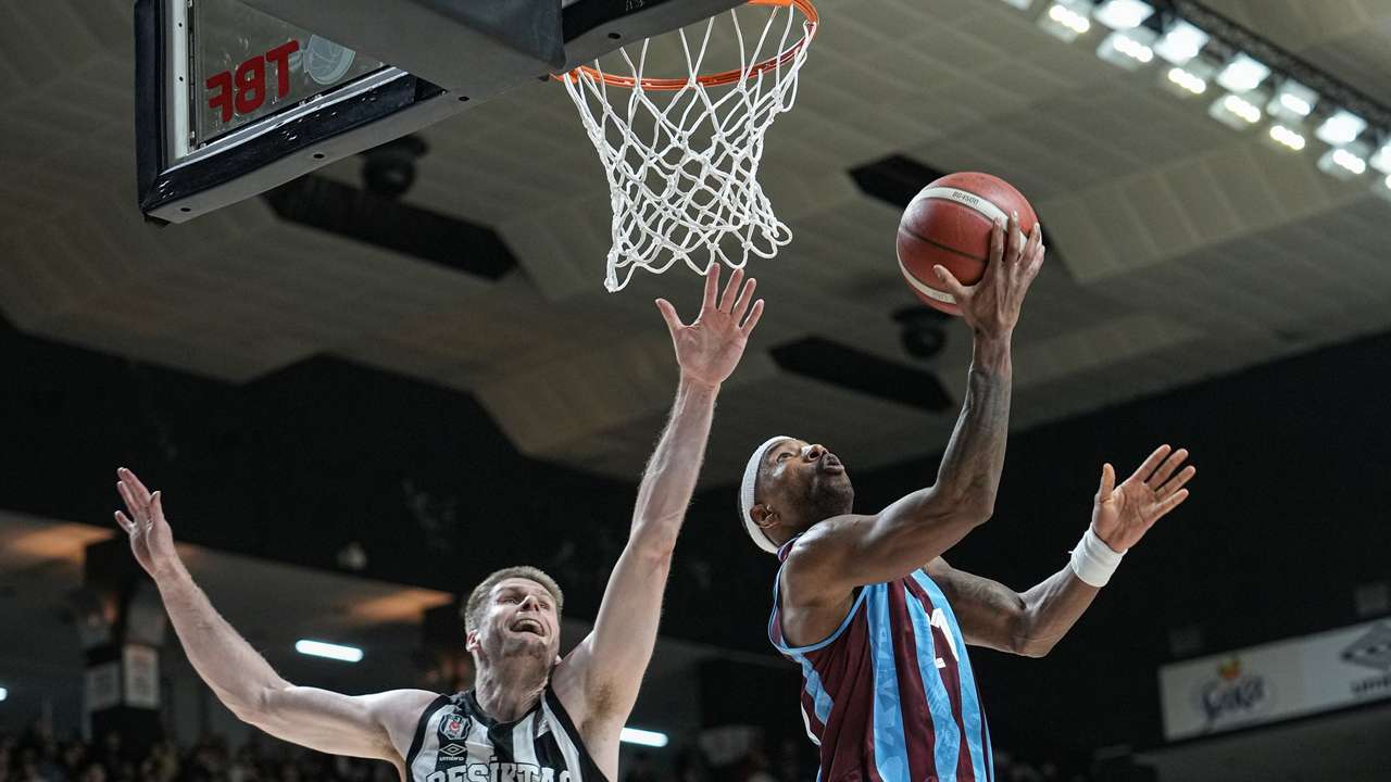 Trabzonspor Beşiktaş’ı elinden kaçırdı! Galibiyet uçup gitti! Büyük şanssızlık!