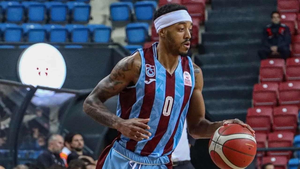 Marcquise Reed daha ne yapsın? Double-double yetmedi