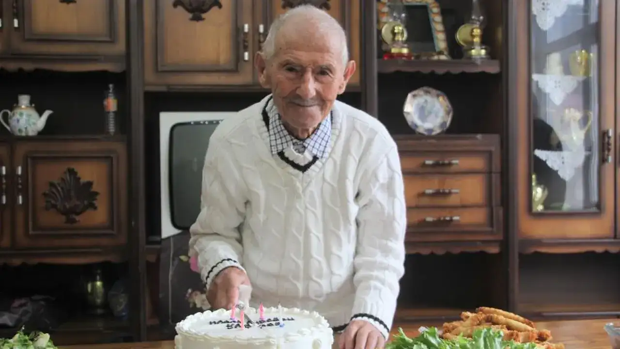 102 yaşında pasta kesti! Ordu’da asırlık mutluluk