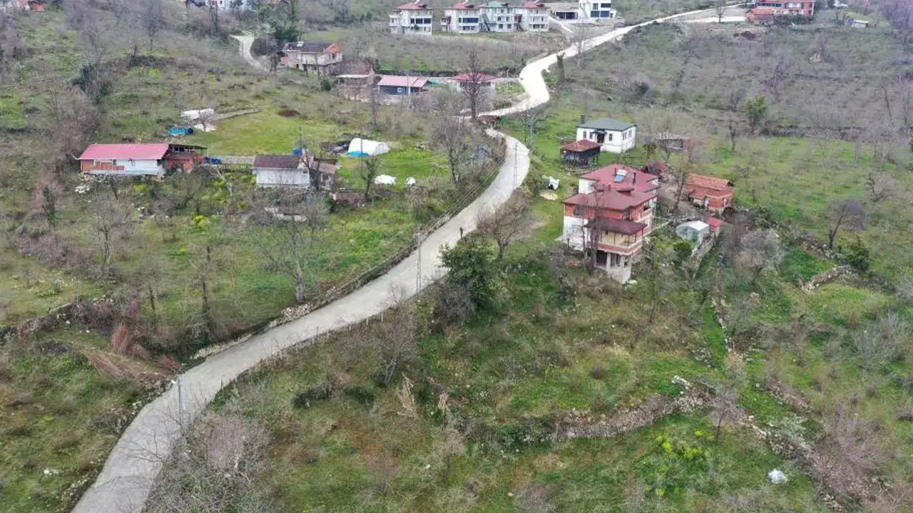 Ordu’da beton yol çalışmaları sürüyor: 1,3 kilometrelik hatta sona doğru