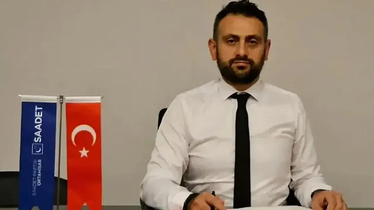 Başkan Turhan'dan pankart tepkisi: "Belediye bütçesi şova harcanıyor”