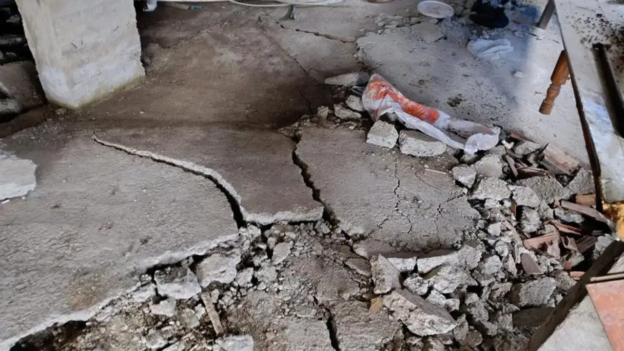 Ordu'da toprak kaydı, evler yıkıldı! Mahallede korku dolu anlar