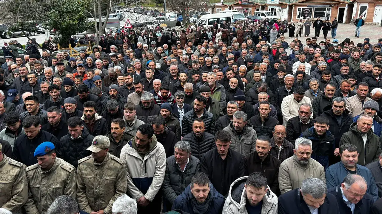 Tirebolu’daki kazada hayatını kaybeden kardeşler toprağa verildi