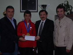 Trabzonlu şampiyona destek