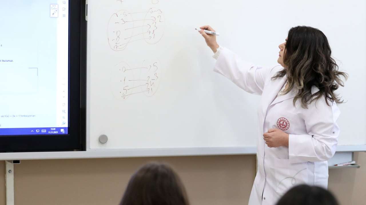 MEB’den öğretmenlere müjde: 2026 takvimi yayınlandı