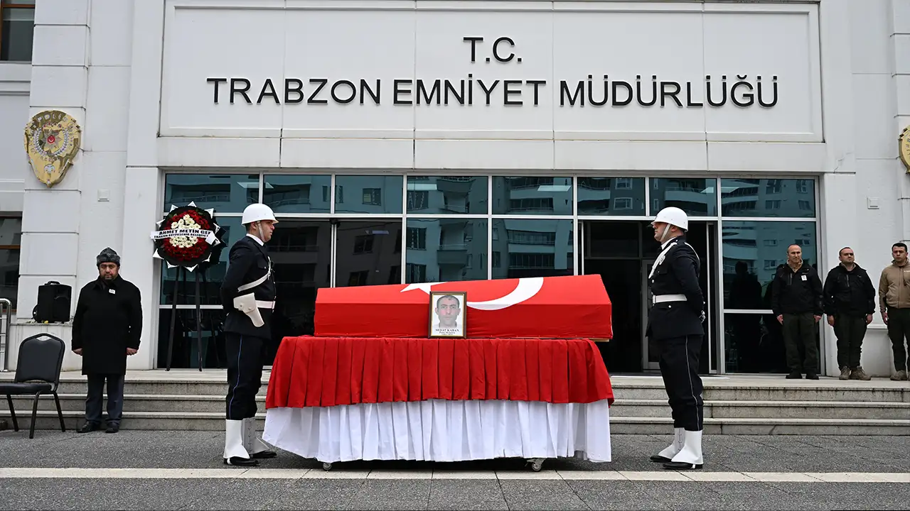 Trabzon'da polis memuruna son görev: Emniyette tören düzenlendi