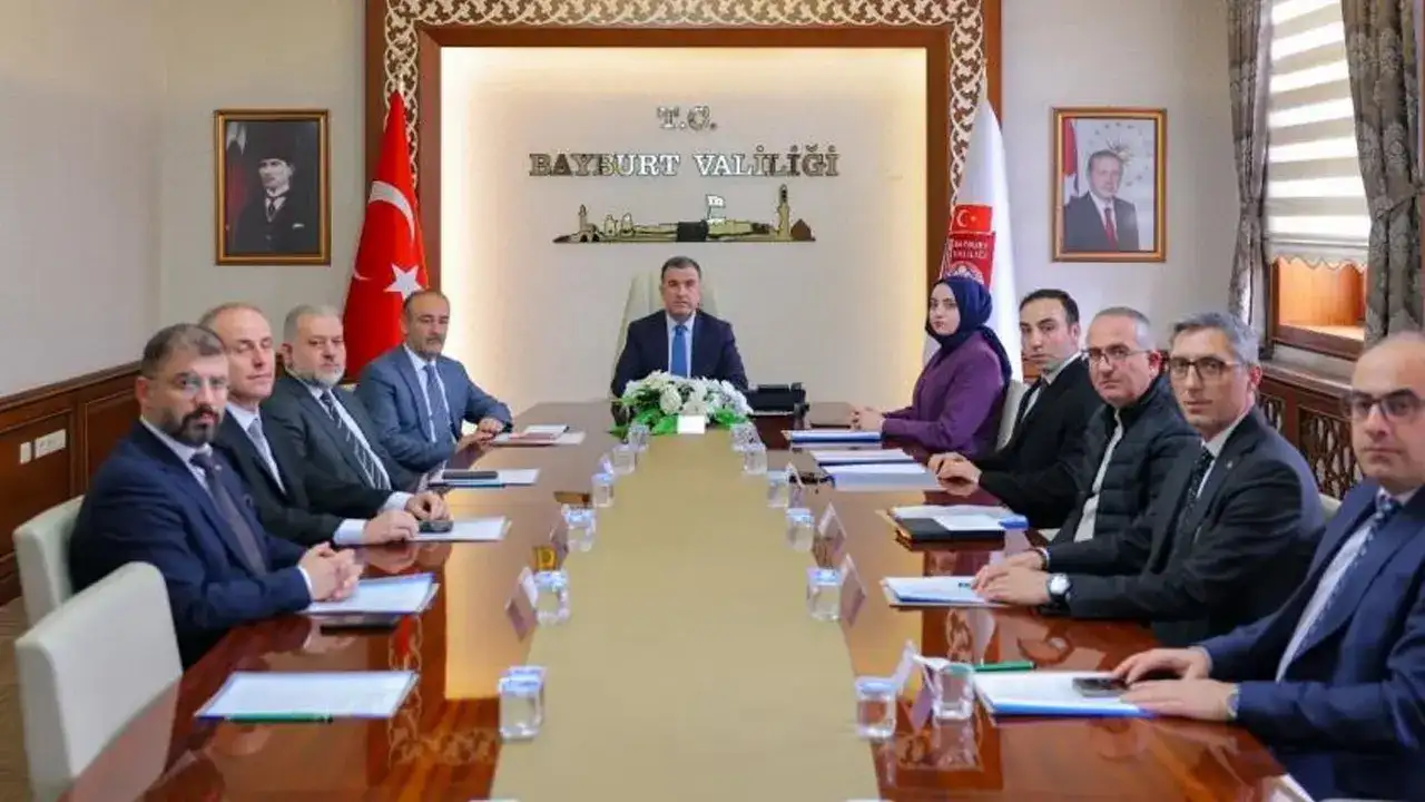 Bayburt’ta sahipsiz hayvanlar masaya yatırıldı! 2026 hedefleri belirlendi