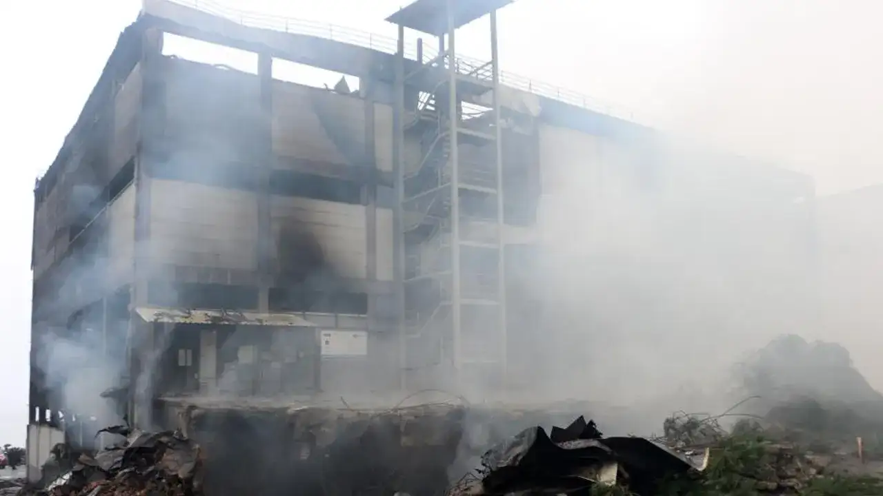 Trabzon’da fabrika yangını sonrası kritik süreç: Soğutma yapılıyor